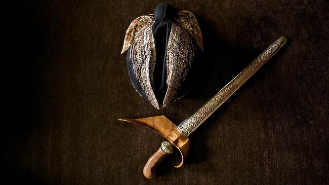 Anggota Dewan Kerajaan dalam Majelis Adat Kerajaan Nusantara mengatakan Keraton Agung Sejagat seperti 'orang sakit' yang ingin menyembuhkan 'orang sehat'.