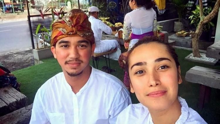Alexandra Gottardo resmi bercerai dengan Arief Utama Waworuntu. Hubungan mereka jarang terekspose di media. Seperti apa profil Arief, mantan suami Alexandra?