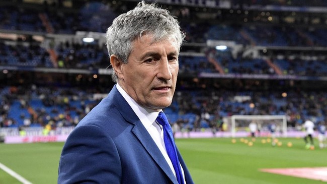 Quique Setien mengaku kepastian kontrak dari Barcelona merupakan sebuah kejutan karena sehari sebelumnya ia masih santai.