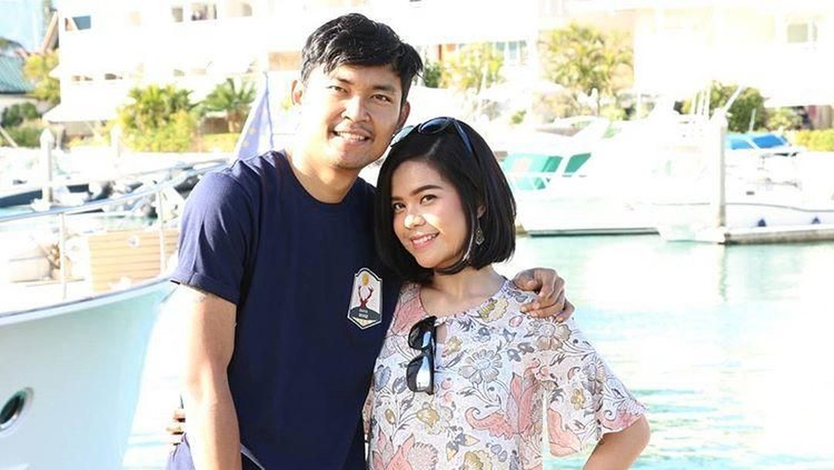 Lama tak terdengar kabarnya Sinta 'Keong Racun' ternya sudah menikah sejak 7 tahun silam&period; Kabarnya ia kini sudah menetap di Prancis bersama sang suami&comma; Ocky&period;