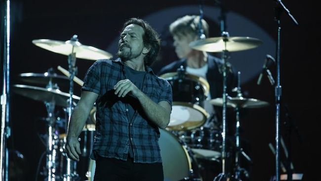 Gitaris Pearl Jam membeberkan band grunge itu bakal segera merilis album terbaru pada 2024 yang nuansanya lebih keras.