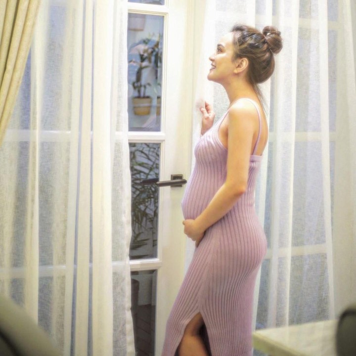 <p>Saat ini, Shandy dan suaminya sedang menunggu kelahiran anak pertama mereka. Shandy dan David sudah tidak sabar untuk menunggu kelahiran bayi mereka. Bahkan, keduanya sudah membuatkan akun Instagram untuk si kecil yang belum lahir ini. (Foto: Instagram @shandyaulia)</p>