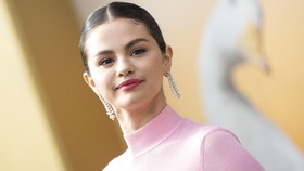 Netizen soal Selena Gomez Diduga Comot Foto Konser SNSD: Memalukan