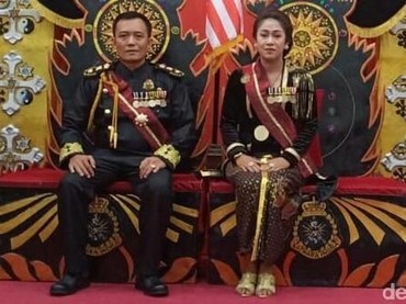 Viral Keraton Agung Sejagat, Netizen: Jahit Baju di Mana?