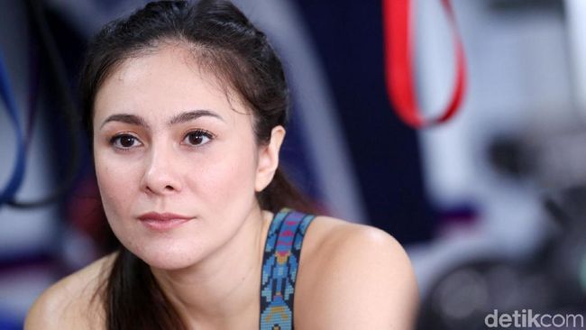 Wulan Guritno wears a bikini to show off a flat stomach, netizens are happy to have increased immunity