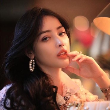 Siwi Sidi Pramugari Garuda Angkat Suara soal Tudingan Permak Wajah