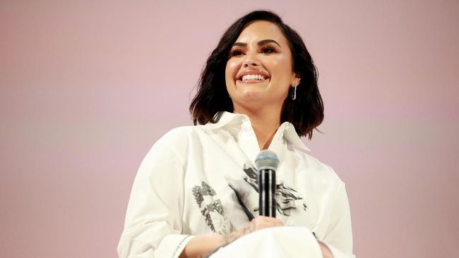 Demi Lovato merenungi hidupnya setelah melewati pengalaman nyaris tewas karena overdosis pada 2018 silam.