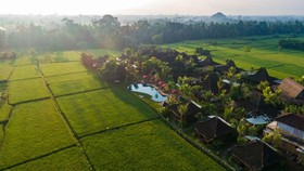 Menatap Kegagahan Gunung Agung dari Teras Kamar