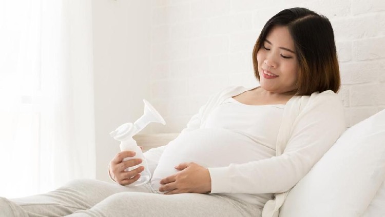 Asian pregnant women choosing a breast pump milk before give birth