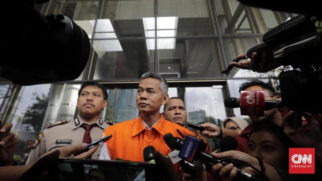 Penyidik KPK memperpanjang masa penahanan tersangka Wahyu Setiawan selama 30 hari ke depan.