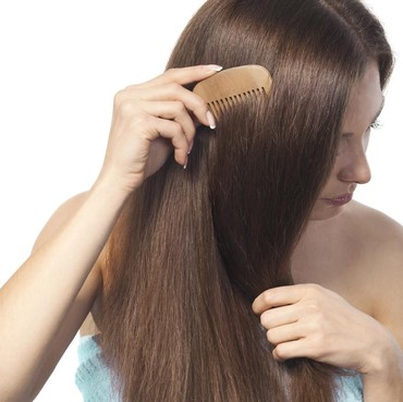 5 Cara Bikin Rambut Tetap Lembap dan Lembut