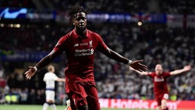 Divock Origi Resmi Gabung AC Milan