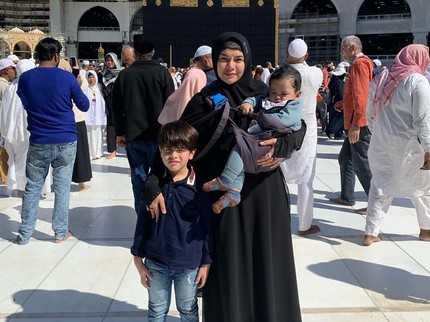 Pengalaman Seru Nikita Mirzani Bawa 3 Anak Umrah, Ngompol Pakai Baju Ihram