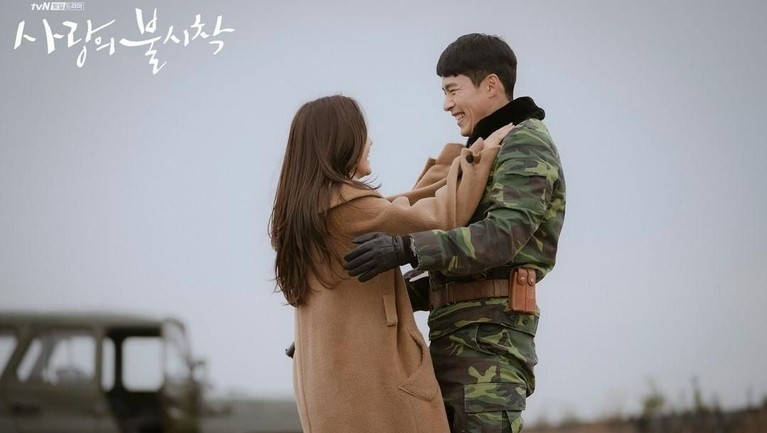 7 Kemesraan Hyun Bin-Son Ye Jin di 'Crash Landing on You ...