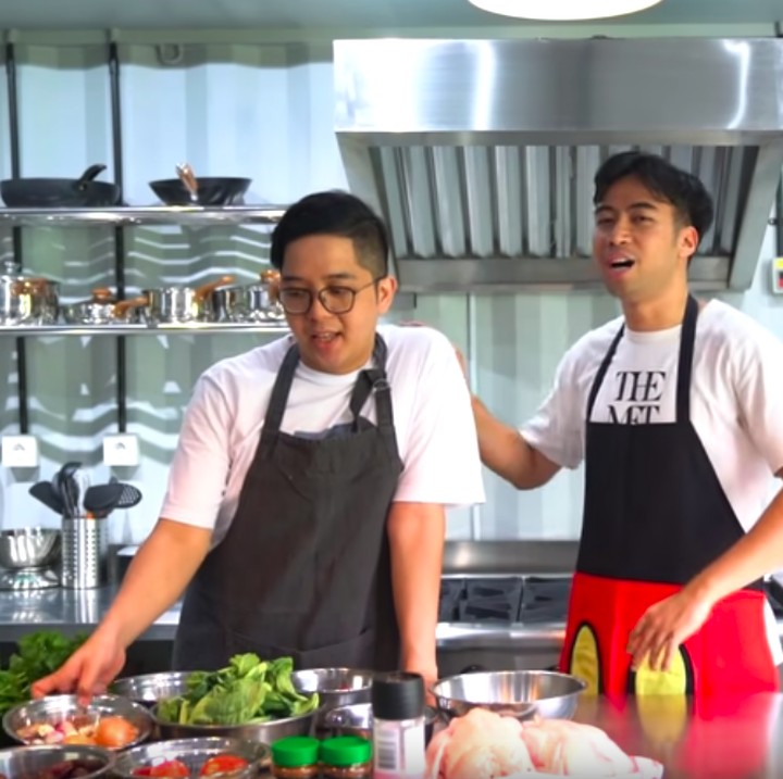 <p>Interior dapurnya terlihat ketika Vidi Aldiano membuat vlog masak dengan Renatta. (Foto: YouTube Vidi Aldiano)</p>