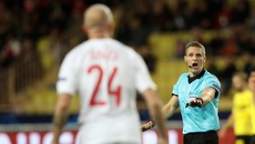 Wasit Pawson Sering Beri Kartu untuk MU Ketimbang Liverpool