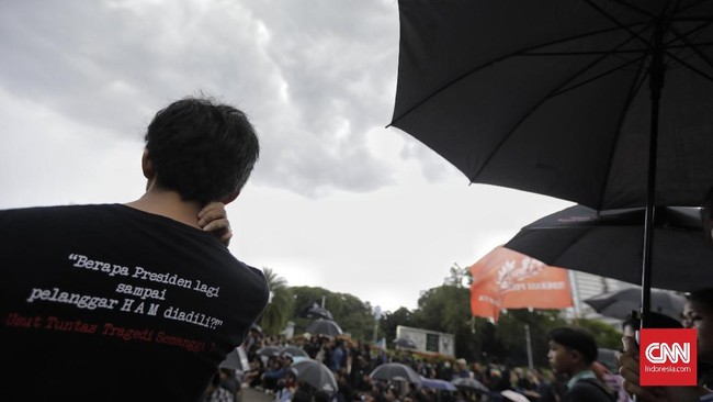 Komnas HAM menegaskan bahwa pemerintah harus melibatkan banyak pihak dalam penyusunan RUU Komisi Kebenaran dan Rekonsiliasi (KKR).