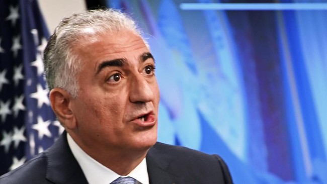 Eks putra Mahkota Iran Reza Pahlavi, memperkirakan bahwa rezim di bawah kepemimpinan tertinggi Ayatollah Ali Khamenei akan runtuh dalam beberapa bulan ke depan.