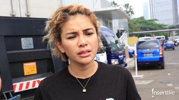 Nikita Mirzani Dijemput, Anak Bungsu Susul ke Kantor Polisi