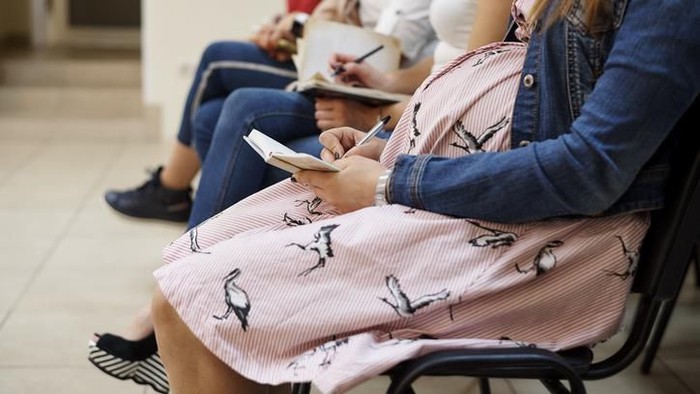 A pregnant woman in courses for expectant mothers.