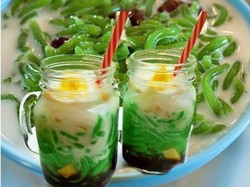 Berebut Ayam dan Makan Ketan, Kuliner Dalam Tradisi Pernikahan Tradisional