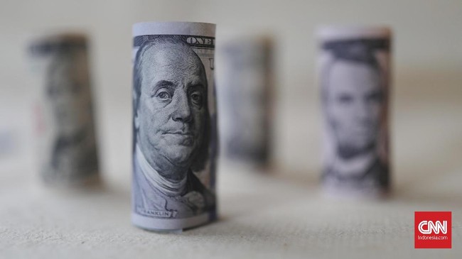 Rupiah mendekati level Rp15 ribu per dolar AS. Rupiah tercatat melemah karena dihantui penyebaran virus corona.