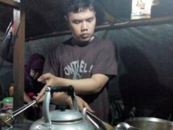 Heboh Donnie Yen KW, Sini Lihat Abang Angkringan Mirip Ahmad Dhani