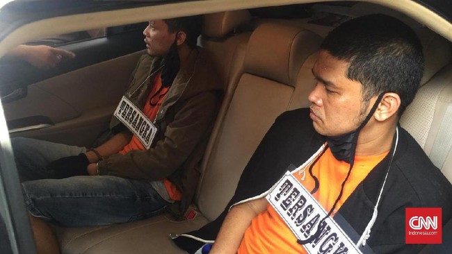Hakim Jamaluddin dibekap hingga tewas oleh istri dan dua eksekutor lainnya saat terlelap di samping putrinya.