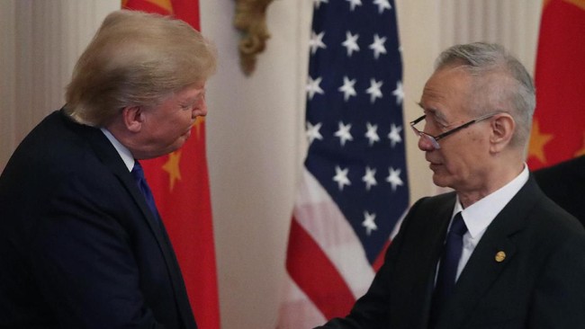 AS dan China Resmi Teken Kesepakatan Damai Dagang Fase I Setelah sekitar dua tahun berperang, Amerika Serikat dan China akhirnya meneken kesepakatan damai dagang fase pertama pada Rabu (15/1).