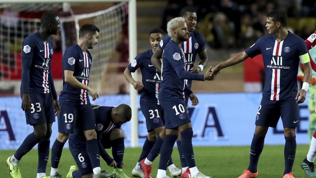 PSG players celebrate after PSG's Pablo Sarabia, second left, scored his side's third goal during the French League One soccer match between Monaco and Paris Saint-Germain at the Louis II stadium in Monaco, Wednesday, Jan. 15, 2019. (AP Photo/Daniel Cole)
