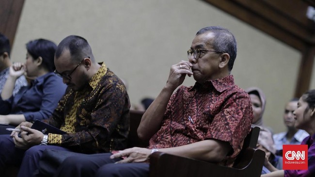 Bekas Dirut Garuda Indonesia Emirsyah Satar juga dihukum membayar uang pengganti US$86.367.019 dalam kasus korupsi pengadaan pesawat CRJ-1000 dan ATR 72-600.