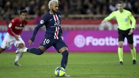 Operan Pantat Neymar Viral Iringi PSG ke Final Piala Liga