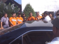 Eksekutor Hakim Jamaluddin Pakai Masker-Sarung Tangan di Mobil Zuraida