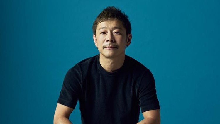Miliarder asal Jepang mengumumkan sedang mencari pasangan hidup yang bisa diajak ke bulan. Tak main-main, ada kriteria khusus untuk wanita yang akan dipilihnya.