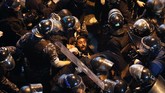 FOTO : Demo Libanon Kembali Membara Aksi demonstrasi yang kembali terjadi di Beirut, Libanon, pada Rabu (15/1) kemarin berakhir rusuh.