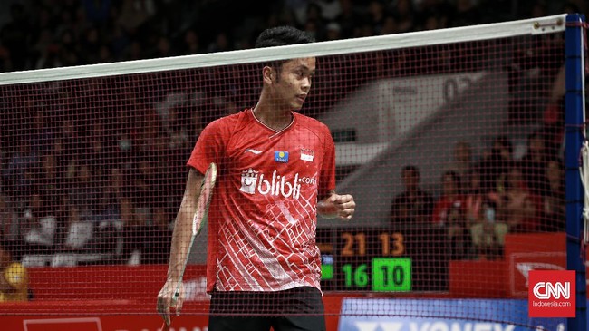 Ginting sukses mengalahkan Tommy Sugiarto 21-17, 22-20 dalam pertandingan derbi Merah Putih di sektor tunggal putra babak 32 besar Indonesia Open 2022.