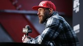 FOTO: Tawa Sebelum Darah Bercucuran di McGregor vs Cerrone Conor McGregor dan Donald Cerrone menjalani media day sebelum pertarungan UFC 246 di T-Mobile Arena, Las Vegas.