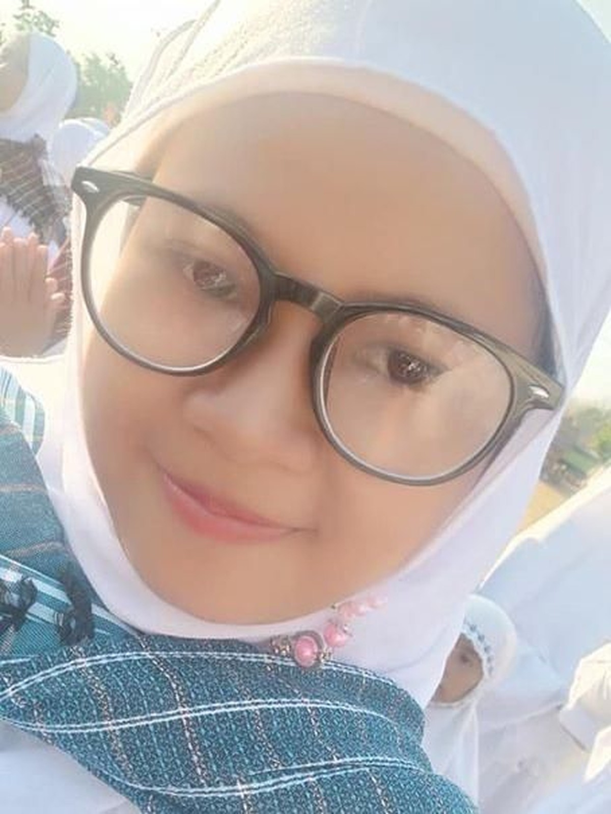 Ponari yang pernah viral sebagai dukun cilik yang mempunyai batu ajaib resmi melamar sang kekasih&comma; Aminatuz Zuroh&period; Berikut 7 potret cantik calon istrinya&period;