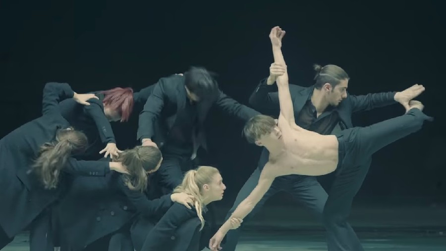 Ulasan mengenai lirik lagu terbaru BTS yang berjudul Black Swan.
