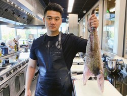 Chef Arnold Belajar Jadi MUA, Kaesang Pangarep Beri Komentar Menohok