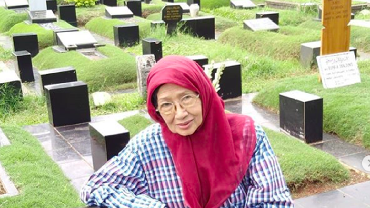 Haru, Ade Irawan Dampingi Ria Irawan hingga Maut Memisahkan