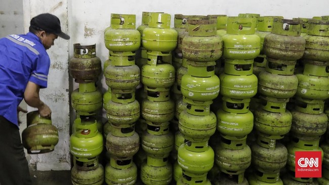 Kementerian ESDM Arifin Tasrif menyatakan pemerintah akan mengirimkan uang tunai ke masyarakat miskin kalau harga LPG 3kg jadi dinaikkan.