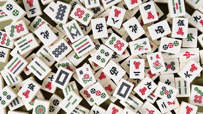 Plasenta seorang perempuan yang tengah hamil sembilan bulan lepas saat sedang bermain mahjong.