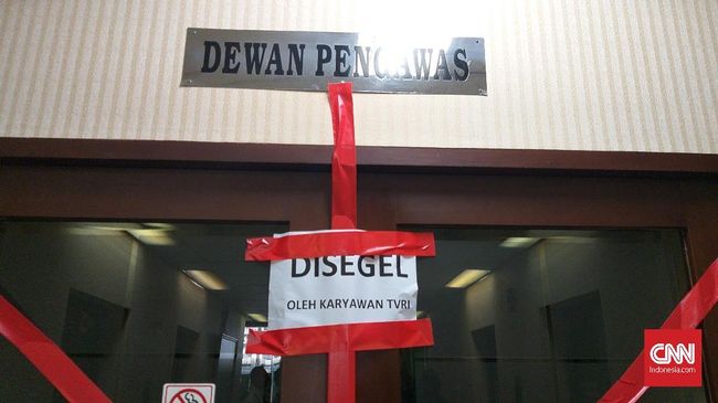 Karyawan TVRI mengaku menyegel ruang Dewas sebagai protes atas pemecatan Helmy Yahya sebagai Dirut.
