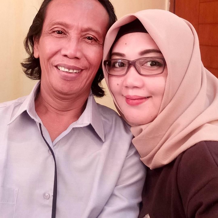 <p>Sudah lebih dari 20 tahun menikah, rumah tangga Mandra dan Mila jauh dari isu miring. Rumah tangga mereka terdengar damai-damai saja. (Foto: Instagram @mandra_ys)</p>