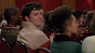Kebahagiaan Otis 'Diganggu' Maeve di Sex Education 2