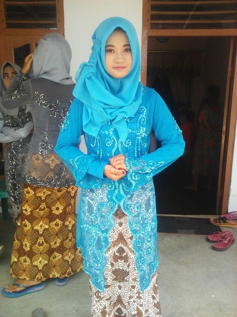 Ponari yang pernah viral sebagai dukun cilik yang mempunyai batu ajaib resmi melamar sang kekasih, Aminatuz Zuroh. Berikut 7 potret cantik calon istrinya.