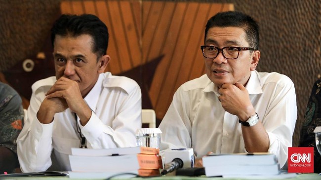 Mantan Direktur Utama Lembaga Penyiaran Publik TVRI, Helmy Yahya memberikan keterangan pers terkait pemberhentian dirinya oleh Dewan Pengawas di Jakarta, Jumat, 17 Januari 2020. Helmy Yahya akan menempuh jalur hukum. CNNIndonesia/SafirMakki