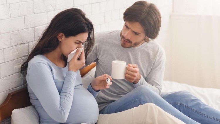 Ibu hamil yang mengalami preeklamsia disarankan untuk memeriksakan kandungan secara rutin. Sebab, bisa sebabkan berat badan lahir rendah hingga kematian janin.