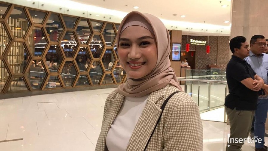 Melody Eks JKT48 mengaku mengurangi makan makanan yang mengandung micin agar dirinya cepat hamil.